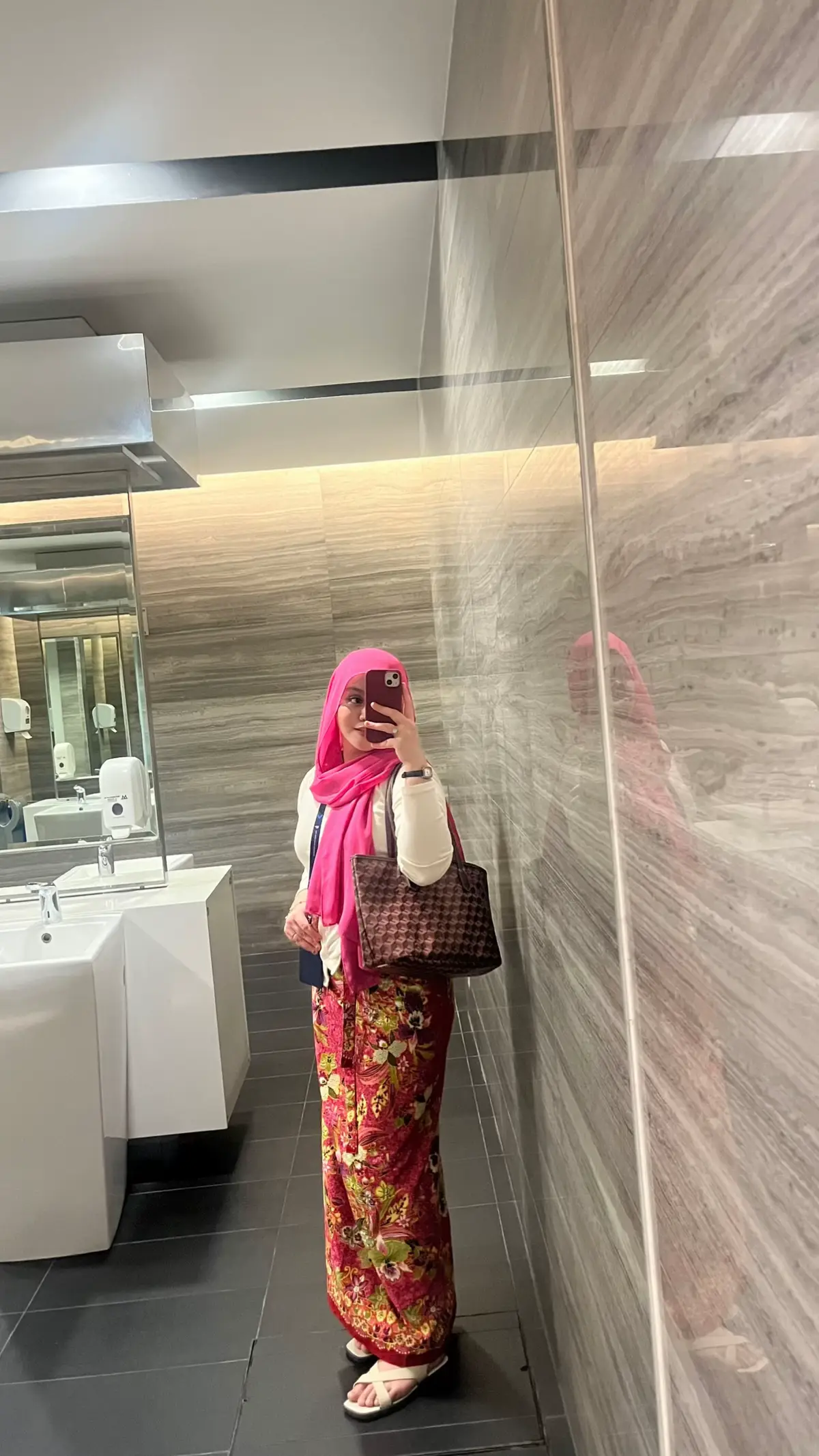 Extra pink for outfit office 