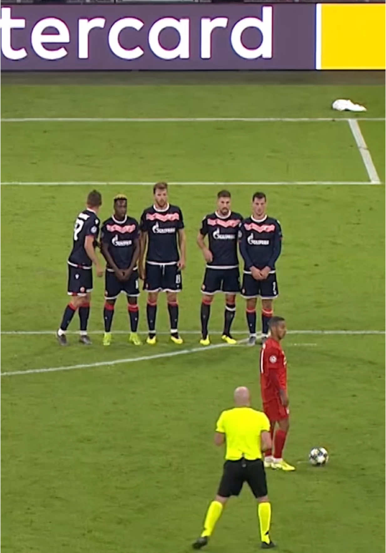 هذه الركلة الحرة هي عمل عبقري 🤯