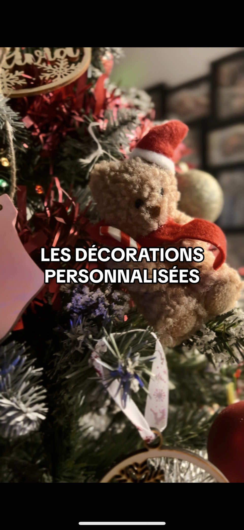 Ceci est ton signe pour fabriquer des décorations personnalisées avec ton mini cette année!🎄  On a passé un super moment à créer nos petites décos DIY, et maintenant on les accroche fièrement au sapin!❤️ Si tu veux des idées simples et trop mignonnes à faire en famille, dis-le-moi en commentaire!🥰 #diynoel #decorationdenoel #activitesenfant #momlife #faitmain — collaboration commerciale | lien affilié | produit offert (ensemble) — 