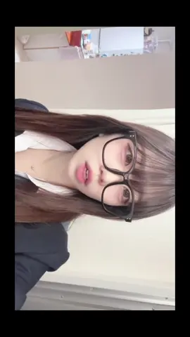 涙と暴力は同じ　本垢@ちさ で撮ったけどボツになったやつ#ヤングスキニー #るっせぇ女 #めがね #制服 #高校生 