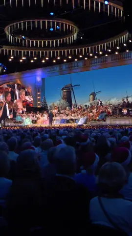 It’s getting chilly in the Netherlands… but luckily our brass section brings the heat! 🥶🎺 See the full Skaters’ Waltz now on YouTube.com/andrerieu Only 10 more days until our magical Christmas concerts in Maastricht begin! 🎄✨