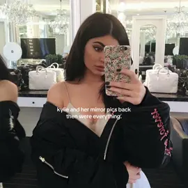 i loved her phones and nails #kyliejenner #mirror #fyp #pictures 