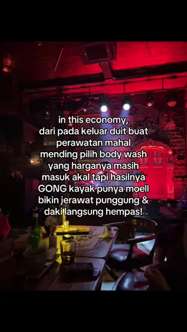 In this economy yaa daripada keluar duit buat perawatan mahal🤌🏻 #beauty #investment #bodywashmoell #moellskincarebaby #fyp 