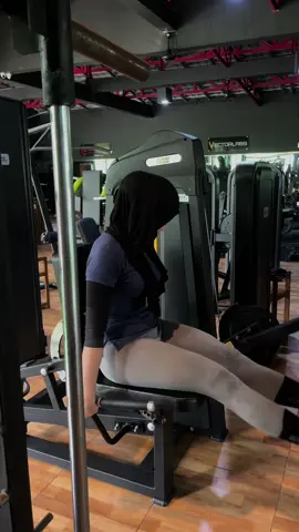 Gerakan yang sering aku lakuin kalau leg day🫶🏻 jangan lupa konsisten!! #GymTok #gymmotivation #GymLife #fyp 