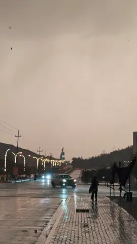 جوانی سەرنجم ڕادەکێشێت ئەو چاوە تێرانەی چاویان لەسەر ژیانی کەس نییە ئەو  دەم و زمانەی وشەی جوانی بۆ ئەکرێت ئەو لوتەی ناخرێتە ژیانی کەسەوە ئەو گوێچکانەی گوێ بۆ شتێک ناگرن پەیوەندی بەوانەوە نەبێت ئەو ڕوخسارەی لە شەرمدا سور دەبێت ئەو دەستەی  هاوکاری ئەوانی تر دەکات ئەو بوونەی نەبێتە ئازار بۆ کەس جوانەکانم خۆشدەوێت و دەمەوێت خۆشم جوان بم