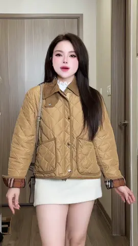 Áo phao siu nhẹ trần trám tone nâu  vừa xinh vừa sang diện thu đông xinh quá chừng #gucuahue #aokhoac  #aokhoacphao #aophao #aophaonu 