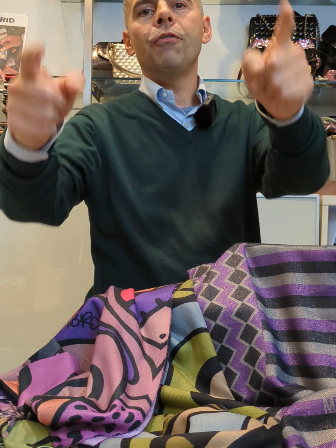 Filati M*BRC by Massimo Braccialini. ✨ Caldi, morbidi, perfetti anche come idea regalo in vista del Natale: da 45€ a 29€ per il Black Friday. 📍 Centro Commerciale Le Torri – Roma 📞 06 764243 – 📲 WhatsApp 392 6173179 📦 Spediamo in tutta Italia #glamourpelle #mbrc #blackfriday #idearegalo #accessorimoda