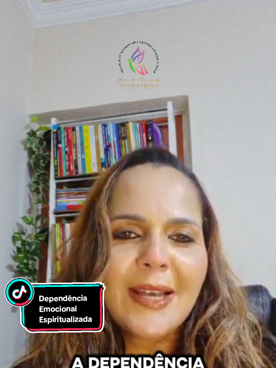 💫Dependência emocional espiritualizada também é prisão. Quando você terceiriza sua vida para ‘sinais’, ‘respostas do universo’ ou para alguém que você idealiza… você perde a si mesmo. 🌪️ É hora de acordar! 👀 #dependenciaemocional #amor 