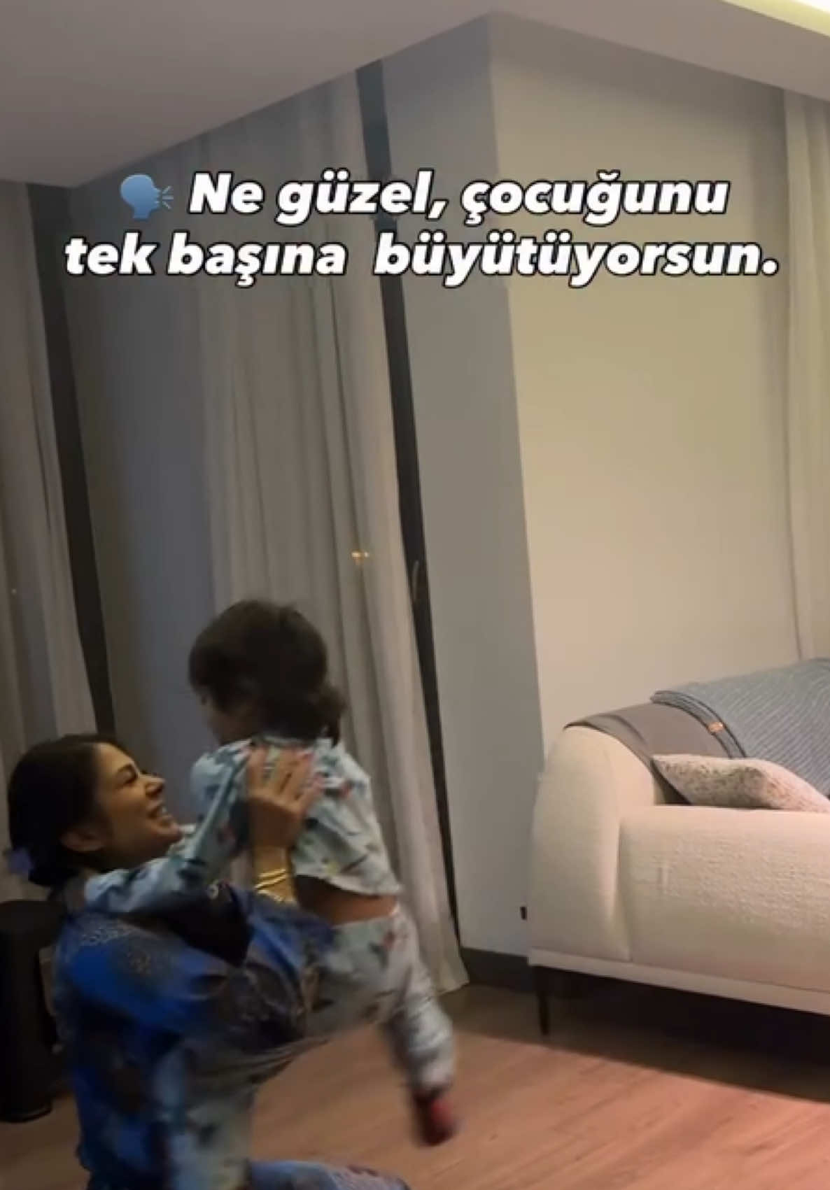 Tek başına çocuk büyütenlere selam olsun ❤️ Biraz şaka biraz gerçek büyütüyoruz işte 🙂 #teamezgizem 