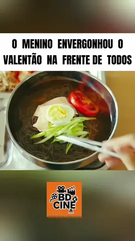 O MENINOS ENVERGONHOU O VALENTÃO NA FRENTE DE TODOS 🎬🔥 #serie #tiktok #cinema #filmes #series 