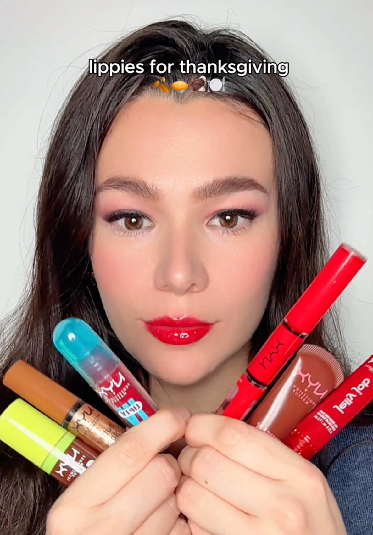 serving more than just pie 😉 #lipgloss #makeuphaul #thanksgiving 