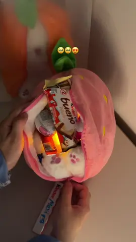 ТРЕНДОВАЯ  Игрушка 🐰 #зайчиквклубнике #зайчик #подарокдевушке #тренд 