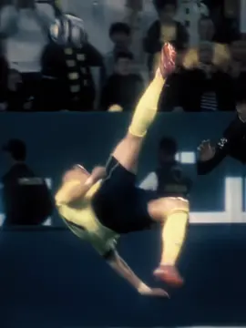 40yrs old 💀 #fyp #cristianoronaldo #viral #footballedit #alnassr @𝖈𝖗𝖎𝖘𝖙𝖎𝖆𝖓.𝖏𝖗 @♡Cr7 Rocket @', @_Messiprodz1 @🎑 @✞ benzee ✞ @dwayne2reall_ @user38175333530 @LUMI.VFX @☪ L.A ☪ 