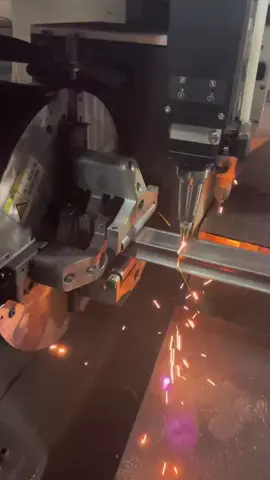 Precise cutting of irregular stainless steel pipes using a laser cutting machine#stainlesssteel #whitesteel #steel #steeltrade #factory 