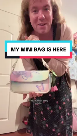 A first installment in print designing but this mini bag shape will definitely be here to stay 💋🩷 what do you think? What other prints should I do? #queertok #y2kaesthetic #queertiktok #transfemme #femmetok 