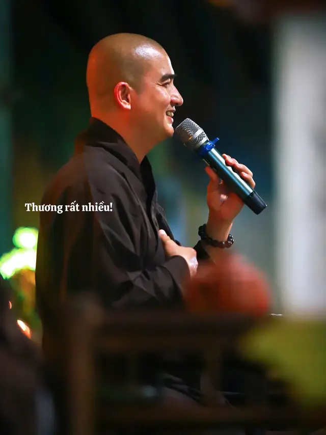 “Sư phụ đâu có nói thương bao giờ… nhưng nhìn cách người dạy, cách người nhắc từng chút một là thấy đủ rõ tình thương.”@Thầy Thích Minh Thiền #xuhuong #thaythichminhthien#veduchoanha🕊🕊 