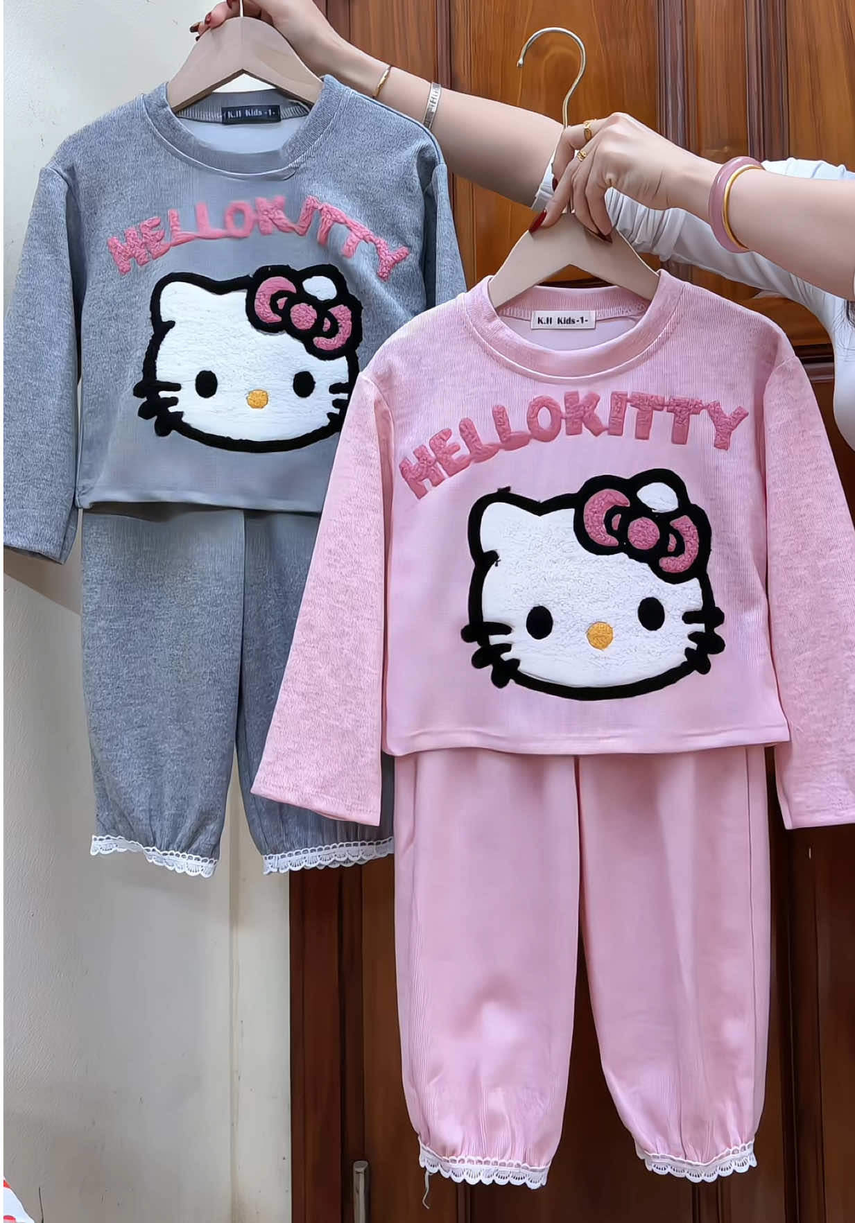 Bộ len lông thỏ cho bé gái#tiemmeken #thoitrangtreem #bochobegai #bonithudongchobe #bochobe 