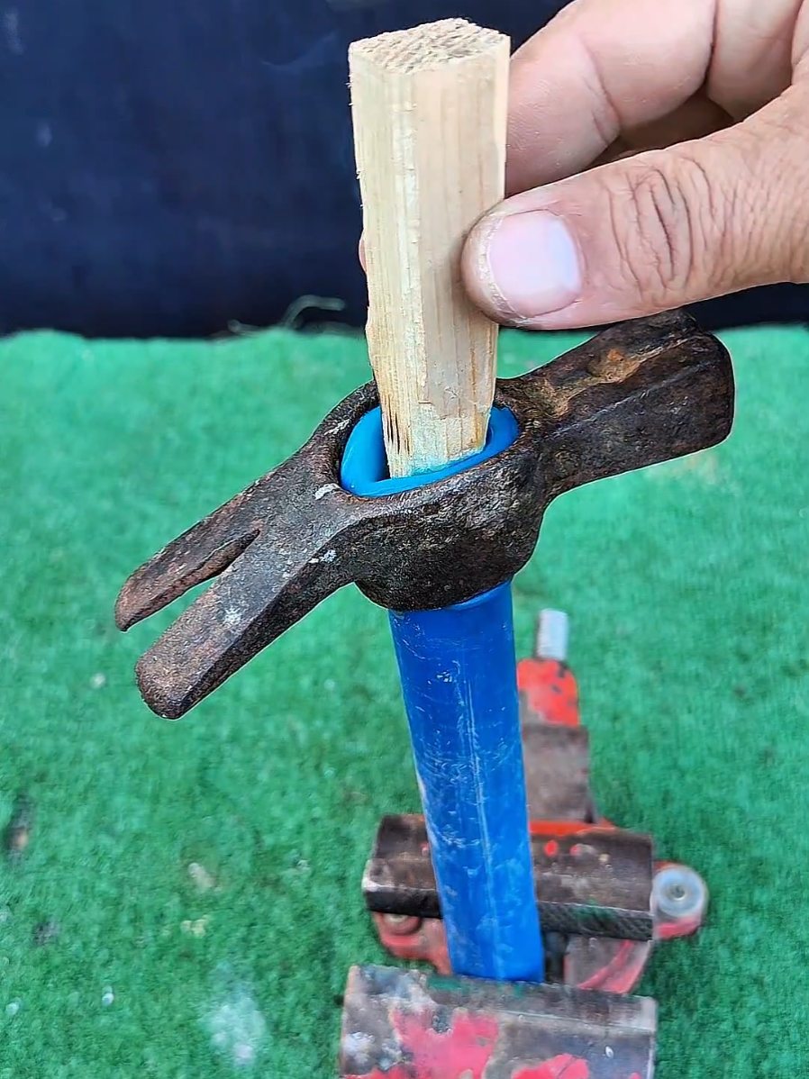 حيله ذكيه وقويه لاصلاح المطرقه او الشاكوش بادوات منزليه بسيطه = simple inventions idées #Amazing_inventions #simple_inventions #plumbing 