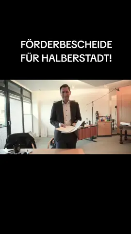 DIe Förderbescheide für das Stadtcafé, die Spiegelschule und unseren neuen Jugendclub sind gekommen. Wir kriegen hier richtig was auf die Bahn in Halberstadt! @Stadt Halberstadt #harz #halberstadt #jugend 