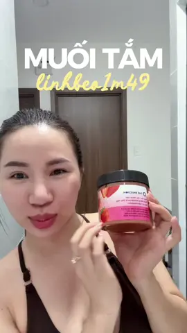 Mấy bà thử tắm muối tắm bao giờ chưa mịn da lắm đó. Hỗ trợ giảm viêm mụn lưng mà tùy cơ địa nữa mấy bà tham khảo nha ✨ #muoitam #taytebaochet 