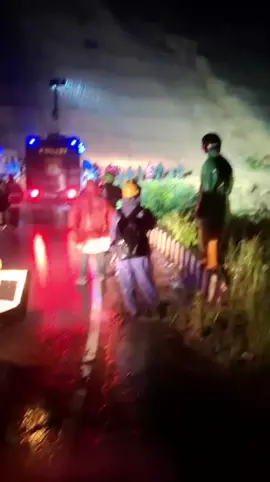 lokasi Tarutung  sudah bnyak bantuan yg berdatangan,.tpi ada kendala di berbagai jlan yg longsor makanya mereka terkendala ke Sibolga #tarutung #sibolgatapteng #tapanulitengah #longsor #banjir 