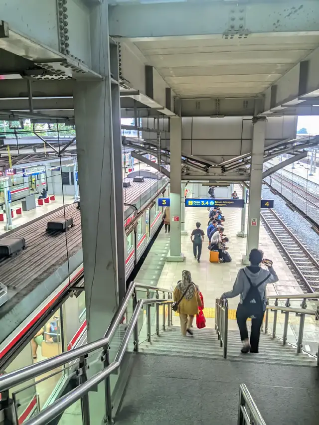 #bunderanhi  vibes jakarta after rain