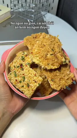 Nó ngon nó giòn mấy mom ơi có chai sốt thái chấm ăn cùng nữa #comchaydaynoi #comchaybepchethai #xh #viral #anvat 