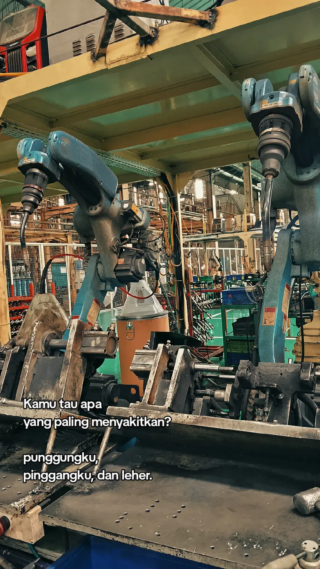 Kerja emang cape tapi,  kalo kita nganggur malah makin tambah cape,  semangat terus dah pokonya, selagi selang infus belum terpasang jagoan mama dilarang tumbang.