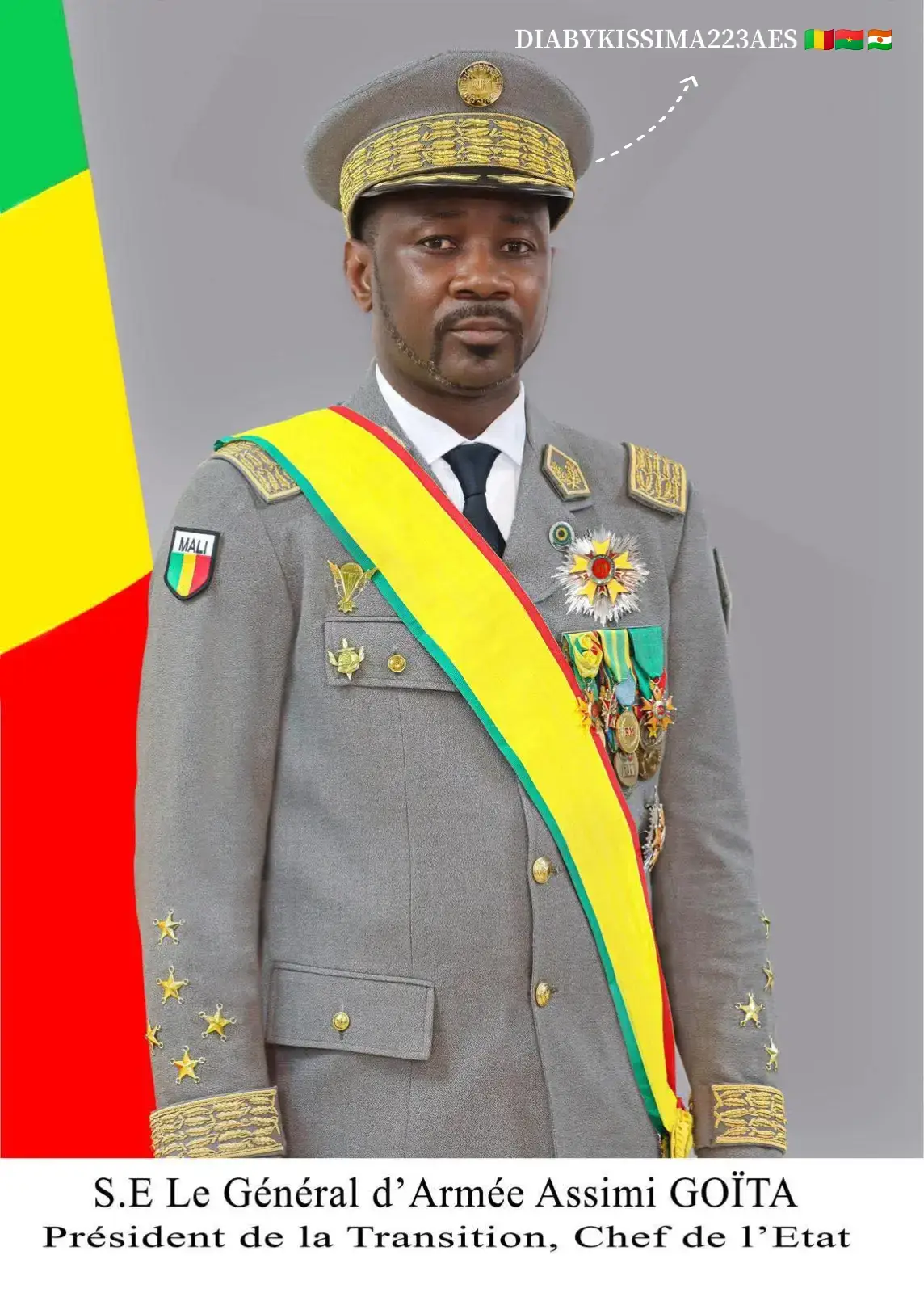 Félicitations à nos autorités qui ont réussi à mettre fin à cette pénurie de carburant qui nous compliquait tant la vie. Chacun, dans son domaine, en ressentait les conséquences. De notre côté, nous avons passé des semaines sans pouvoir enregistrer nos émissions : électricité instable, pas de gasoil pour alimenter le groupe électrogène… Mais nous avons gardé espoir, convaincus que cette épreuve ne serait que passagère. Actuellement le groupe électrogène même veut vomir du gasoil tellement qu’il n’en peut plus 😂 On lui a dit qu’il va lu l’heure ces deux jours là