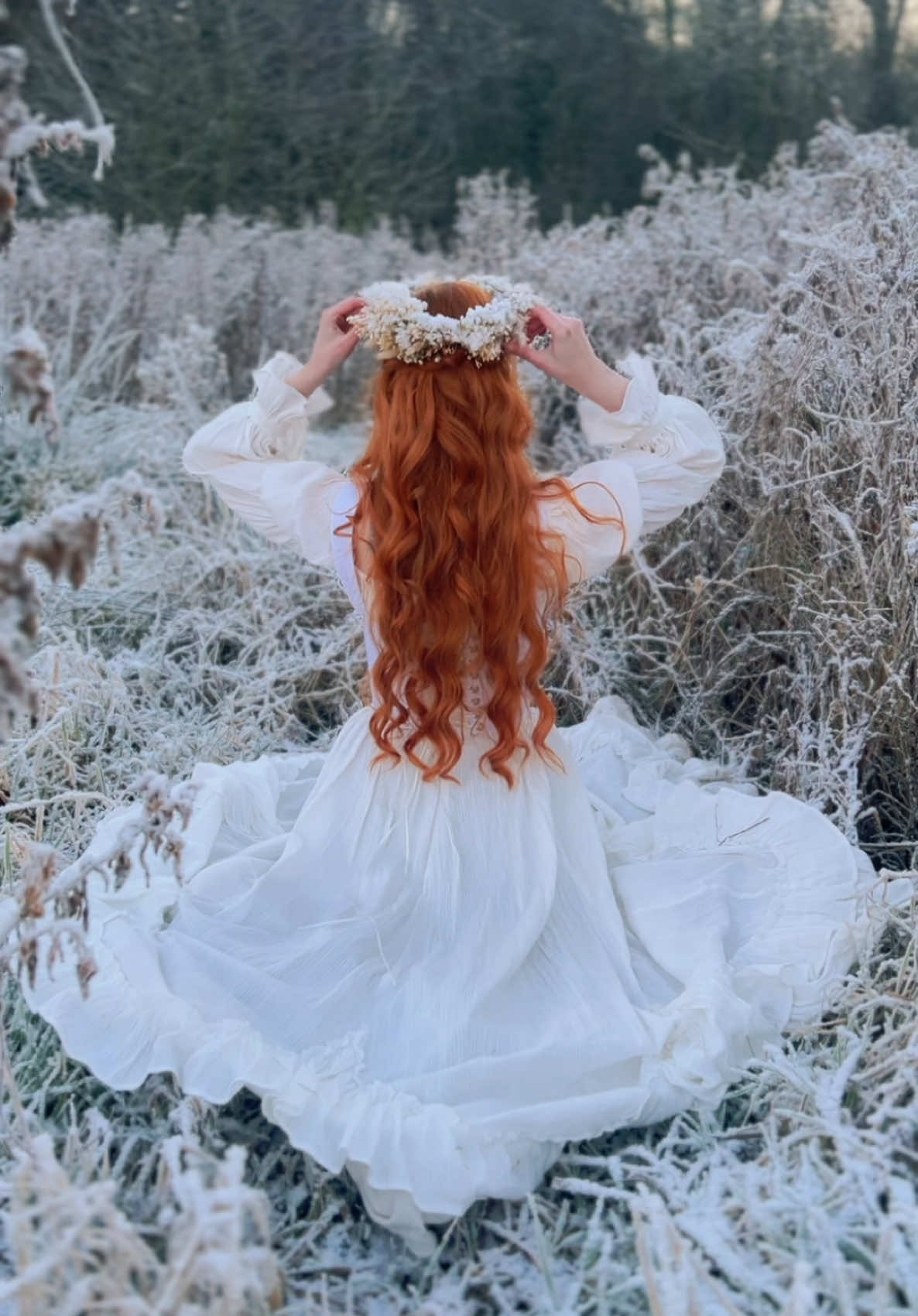 Which season is your favorite: spring, summer, autumn, winter? I tried to capture each one with a seasonal flower crown 🍂 #flowercrown #cottagecore  