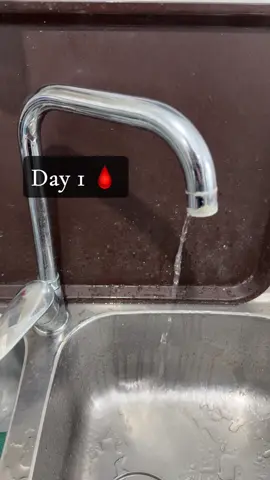The struggle of the #menstrualfow ( pun intended ) it’s so cool how frequency and flow of #menstruation differs. Just when you think you’re done , the day 5 6 and or 7 surprises never disappoints. Let’s us know in comments what’s the reality for you - heavy flow on 1st day 2nd ? 