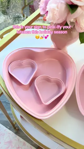 Unwrapping a little holiday magic 💞✨ #parishilton #BlackFriday #holidaygifts #giftguide #holidayhousewares 