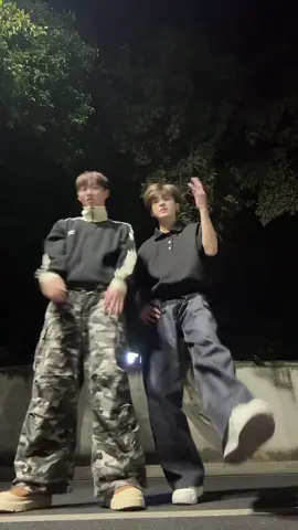 #陈浩南 #金城舞 #行为艺术 #飞毛腿 