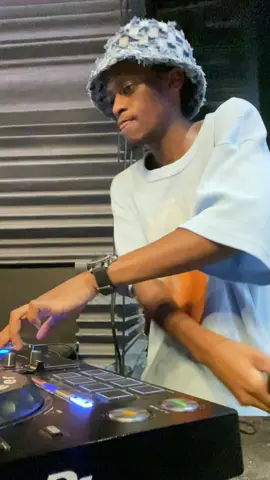 My favorite song right now 😭😭🔥 #ungowami #mramplifiers #newmusic #spholonice #privateschoolpiano 