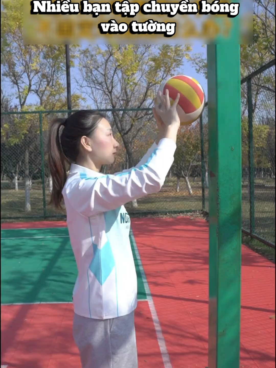 Tập chuyền bóng vào tường chưa ổn định. Hãy tập chuyền xuống đất nha mn #bongchuyen #volleyball #sportsontiktok