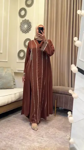 Bunda cantik Kakak sayang,,  Mewah kaan abaya yang aku pake ini??   Lokal punya loh dengan kualitas yg BAGUUUS  Bisa dipakai dr BB 40-90kg 