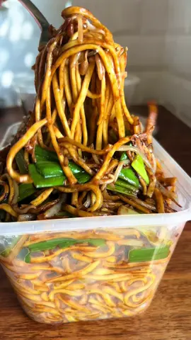 Recipe below ⬇️ Fried Noodles in 10mins🥢🥡 Chinese takeout style Ingredients:  1 - 2 tbsp veg oil for frying 1 x bunch spring onion 250g bean sprouts  250g of medium dried eggs noodles I used @bluedragon  2 tbsp Sesame oil A pinch of msg optional  Sauce ingredients: 1 chicken stock cube 3 tbsp dark soy 1/2 tsp salt 1/2 tsp sugar  1/2 tsp white pepper 200 ml boiling water  Method : 🥡prepare your sauce by combining the ingredients in a bowl and add the boiling water and stir until all the ingredients are dissolved add the soy sauce last 🥡 Heat veg oil in a pan and sauté spring onions, the white end first then add the bean sprouts followed by the green ends of the spring onions  🥡 rehydrated the noodles as per the packet’s guidelines  🥡 add the noodles to the pan then add the sauces and toss well 🥡 ensure you all the noodles well covered in the sauce, then allow 5 minutes for the noodle to absorb the flavours of the sauce & the liquid to evaporate  #friednoodle #fakeaway #chinesetakeaway 