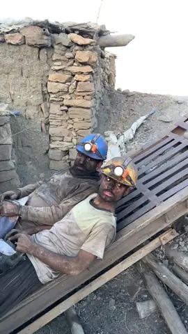 blackdiamond mining in deep underground #Minecraft #minecraftmining #minecraftvideos #minetunnel #undergroundmining 