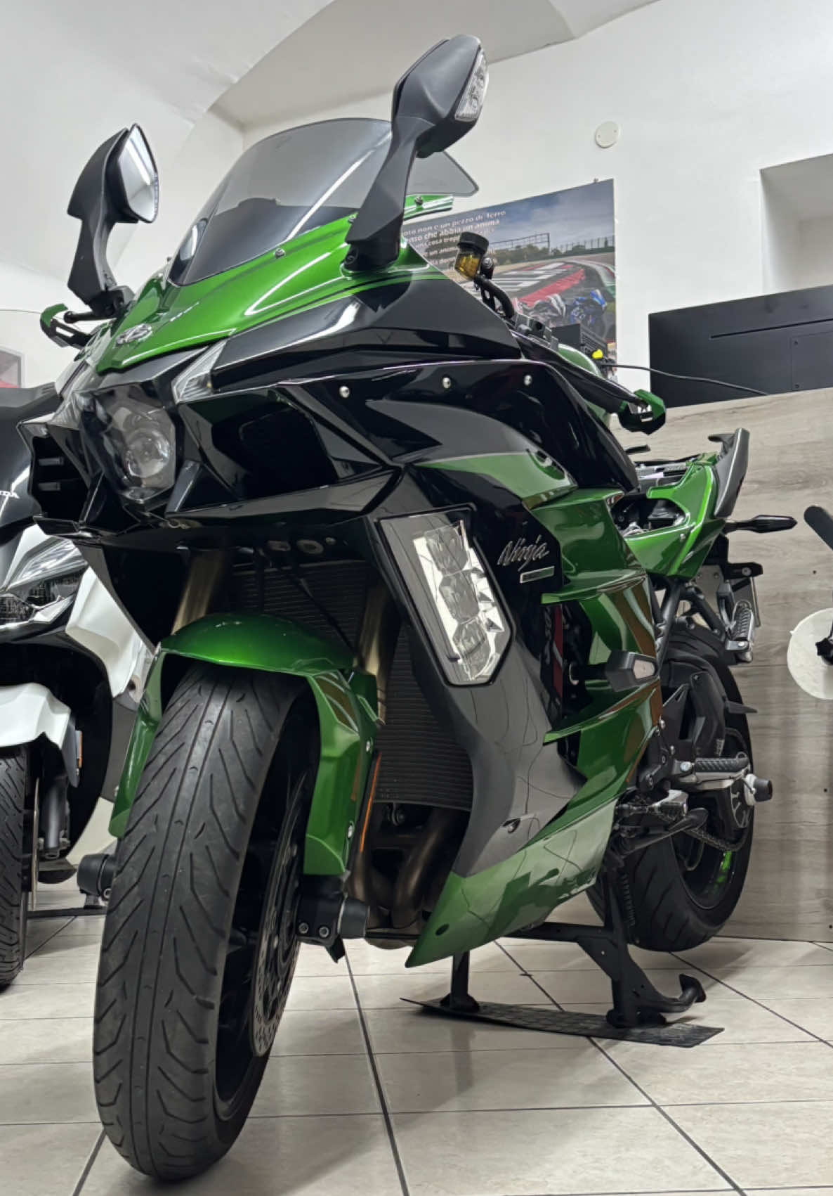 Oggi proviamo al banco ,una delle moto più innovative e tecnologiche mai fatte, da Mamma Kawasaki.  #kawasaki #H2 #supercharged  #kawasakih2  #h2sx 