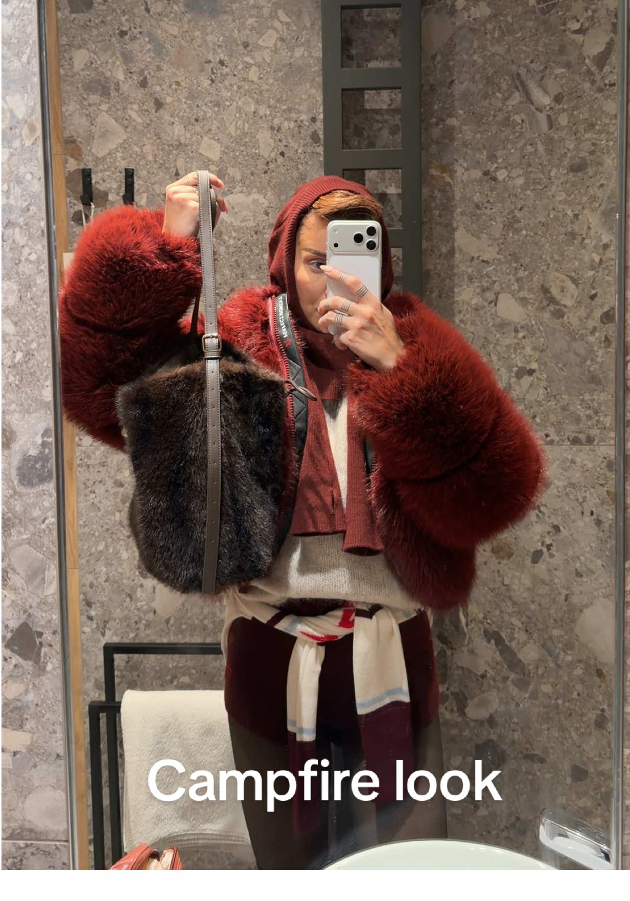 Foarte faina gaselnita. Ca aveam nevoie de ceva pe cap visiniu la tinuta asta parca cerea 🤣👏🏼🫕