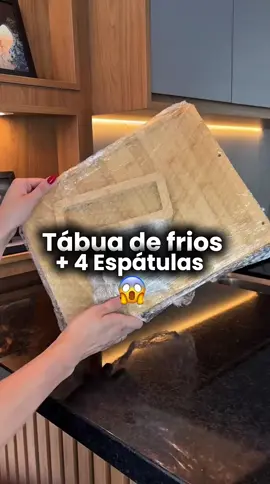 Linda Tábua de Queijos e Frios  com 04 Espátulas Madeira Presenteável #Tabua #Frios #Espatulas 