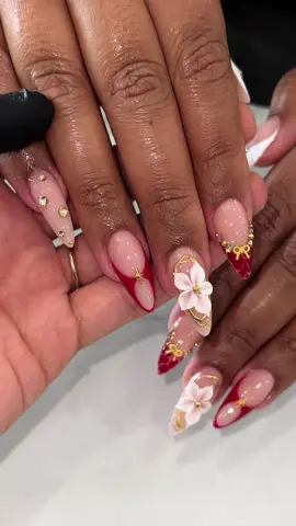 When you can’t decide then you do both🎄🤎 📍ORLANDO,FL . . . #orlandonails #orlandonailtech #christmasnails #fallnails #nailstutorial 