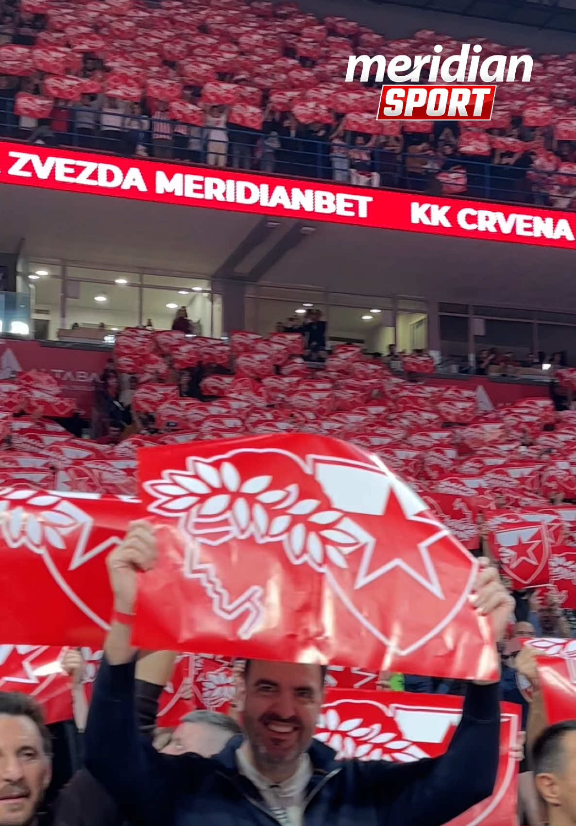 Koreografija navijača Crvene zvezde Meridianbet uoči duela s Olimpijakosom 🔴⚪️ #fyp #meridiansport #zvezda #olympiacos #euroleague 