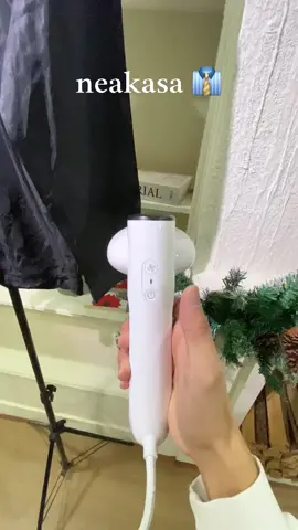 #neakasa #steamiron  #BusyLife#MorningHacks #WorkingMom #OfficeEssentials #QuickWrinkleFix 🇺🇸 #VacuumSteamer#Vacuumlron #PortableSteamer #TravelSteamer  #ClothesSeamer #GarmentSteamer #tiktokusa