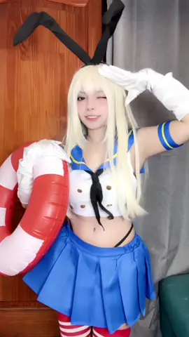 Lonely Lonely🎶 (-‘ w ‘-U)  Feliz miércoles, ¿cómo han estado? Hoy me llegó mi primer auto-regalo de cumpleaños y estoy muy feliz uwu  Los sets con este cos probablemente estén disponibles al rato o mañana en mi tiendita de @esponsor :3 ( esponsor.com/gumidoll ) 🎉 Estaré demasiado ocupada hoy, ténganme paciencia ;-; y también ignoren mis guantes jsjs #shimakaze #kantaicollection #cosplay #shimakazecosplay #kawaii