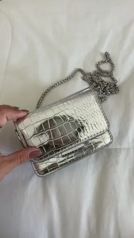 Bolsa linda para complementar o look! #bolsa #clutch #tiktokshop 