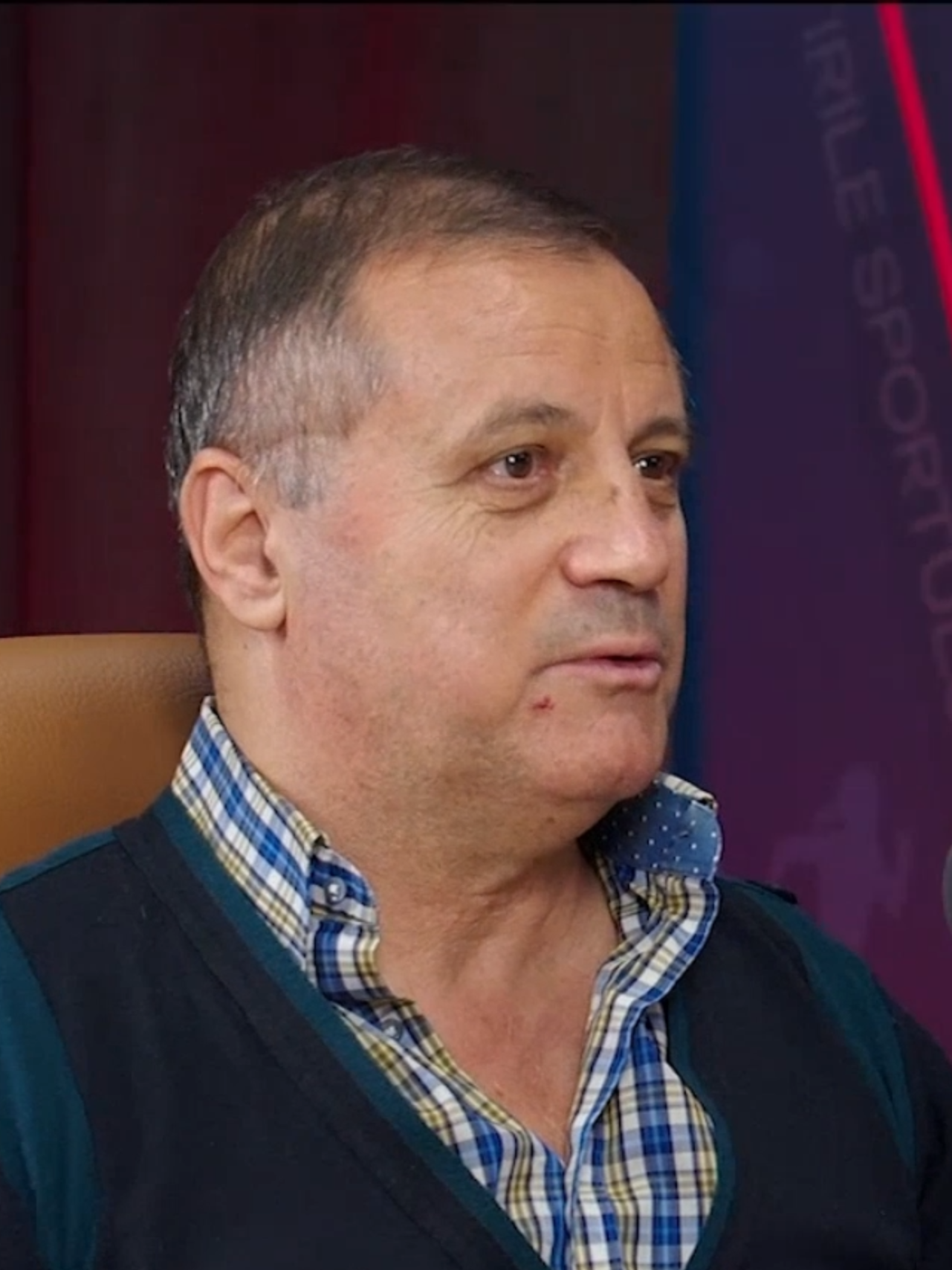 Ajuns la Bucureşti, Costel Orac a intrat într-un mediu complet nou. Oraş mare, reguli noi, astfel că a trebuit să se descurce rapid și să facă față provocărilor. A avut însă parte de  sprijinul antrenorilor și al colegilor. Powered by PENNY Romania #unpodcast #boofmedia #PENNYRomania #costelorac