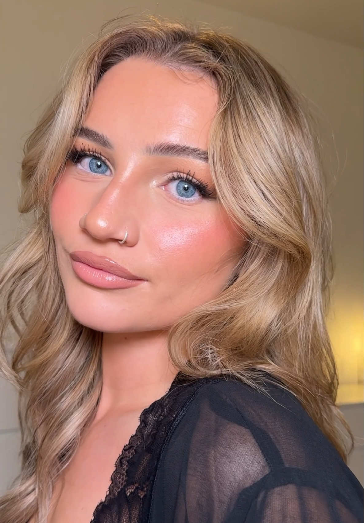 my signature bronzy soft glam & the look I get the most compliments on✨💫🤍 Products Used -  Skin  @bobbibrownuk Face Base + Eye Cream @rimmellondon Multi Tasker Valentino Beauty Light Lasting Foundation - LN3 @tarte cosmetics Light Neutral Concealer @REFY Tan Cream Bronzer @Rare Beauty Happy Blusher @Charlotte Tilbury Shade 1 Powder @Huda Beauty Cupcake Powder @maccosmetics Mineralise Skin Finish @MCoBeauty UK Setting Spray @L'Oréal Paris UK Fixing Spray Eyes  @Makeup By Mario Master Mattes Palette @Revolution Pro Mascara @nyxcosmetics_uk Jumbo Eye Pencil L’Oréal -  Shadow Stick - Ice Sparkle (absolutely obsessed with this)  NYX Brow Pencil - Ash Brown MCO Brow Laminate Lips Kylie 808 Liner + Lover Girl Gloss #makeup #makeuptutorial #makeupartist #makeuphacks #makeuptransition 