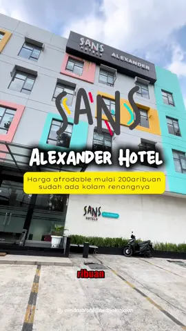 Ini sih hotel favorit para traveller karna dengan harga 200Ribuan udah dapet fasilitas kolam renang ditambah desainnya astatic banget  Yuk bookingnya bisa di aplikasi Reddoorz dan masukin kode promo “YUKNGINEP” buat dapetin diskon tambahan  @RedDoorz Indonesia  #berkesans #reddoorz #redtravelers #hotelbandung #healingbarengkeluarga 