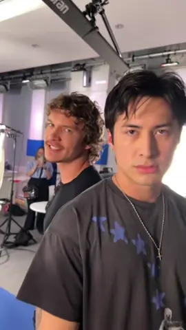 Is this a sign? Is it happening?  #heatedrivalry #thelonggame #rachelreid #ilyarozanov #shanehollander 